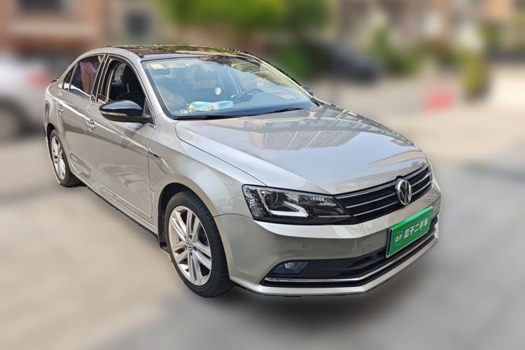 Used Volkswagen Sagitar 2018 280TSI DSG Luxury Model Front Right 45 Deg