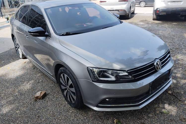 Used Volkswagen Sagitar 2018 280TSI DSG Luxury Model Front Right 45 Deg