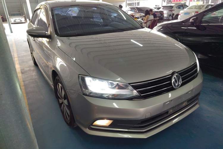 Used Volkswagen Sagitar 2018 280TSI DSG Comfort Model Front Right 45 Deg