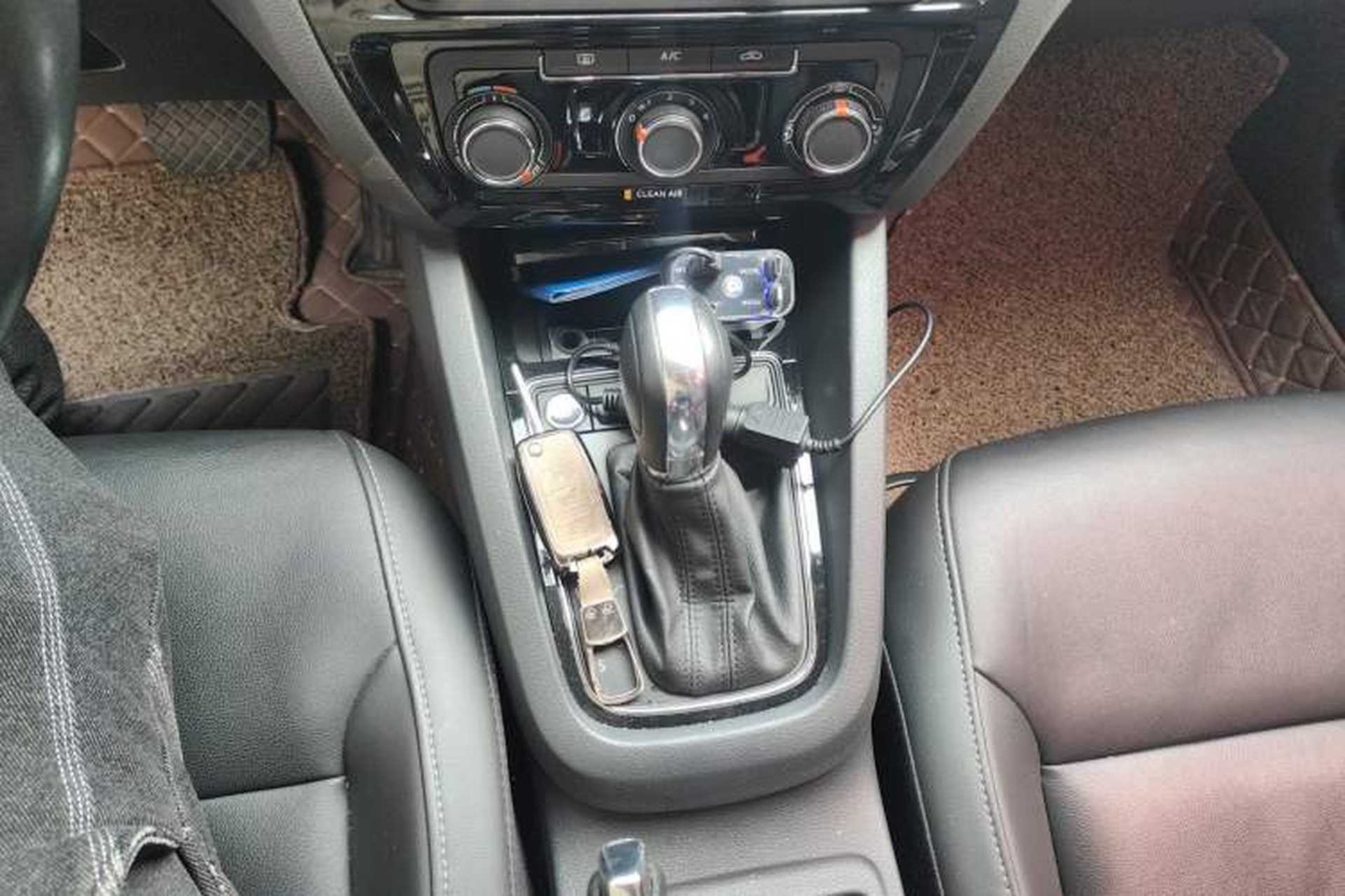 Used Volkswagen Sagitar 2018 1.6L Automatic Comfort Model Gear Lever