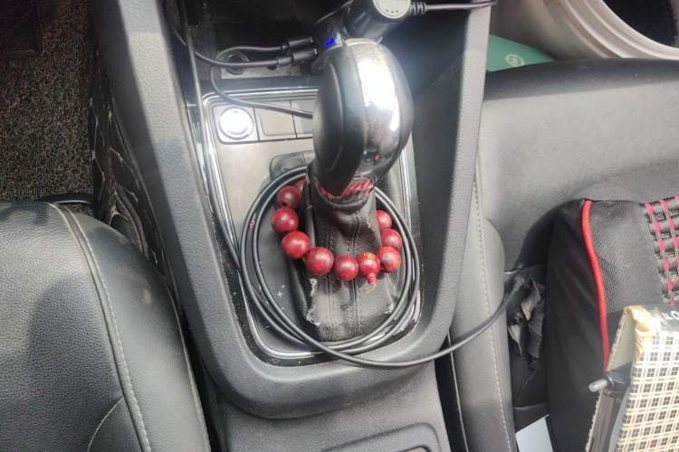Used Volkswagen Sagitar 2018 1.6L Automatic Comfort Model Gear Lever