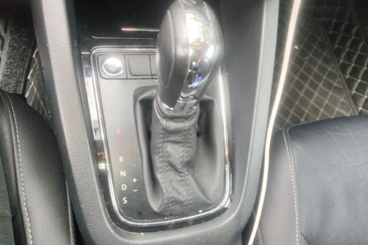 Used Volkswagen Sagitar 2018 1.6L Automatic Comfort Model Gear Lever