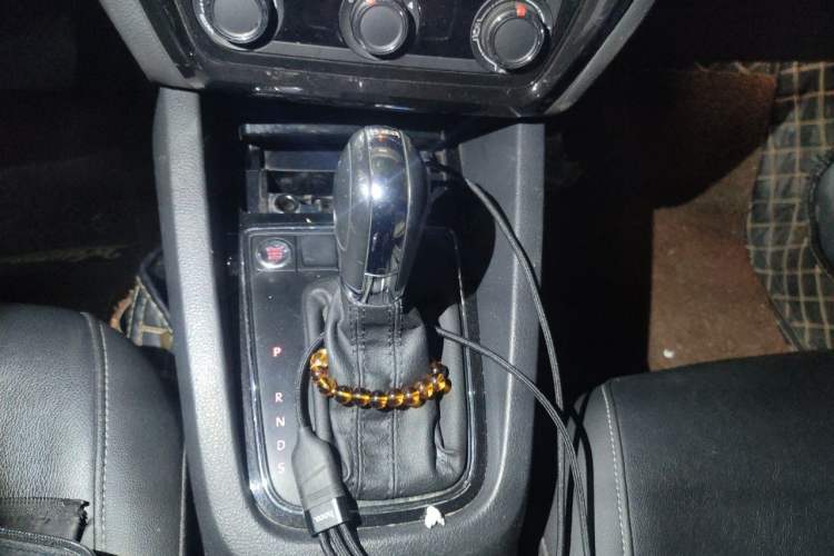 Used Volkswagen Sagitar 2018 280TSI DSG Ignite Edition Gear Lever