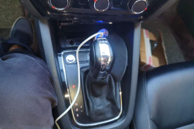 Used Volkswagen Sagitar 2018 280TSI DSG Ignite Edition Gear Lever