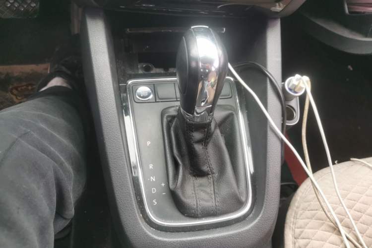 Used Volkswagen Sagitar 2018 1.6L Automatic Comfort Model Gear Lever