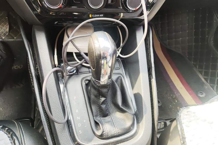 Used Volkswagen Sagitar 2018 1.6L Automatic Comfort Model Gear Lever