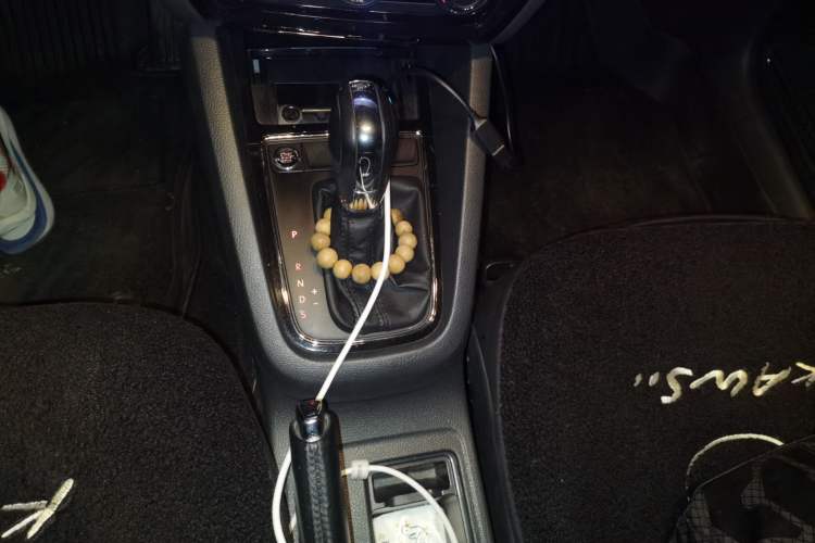 Used Volkswagen Sagitar 2018 1.6L Automatic Comfort Model Gear Lever