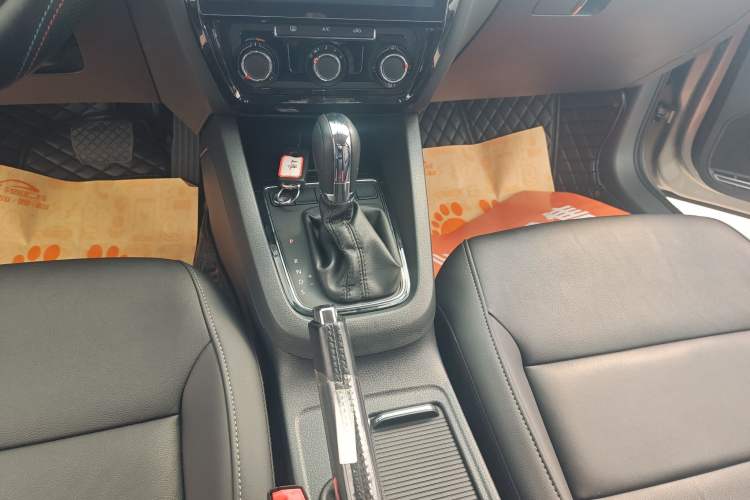 Used Volkswagen Sagitar 2018 1.6L Automatic Comfort Model Gear Lever