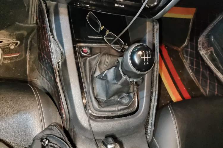 Used Volkswagen Sagitar 2018 1.6L Manual Comfort Model Gear Lever