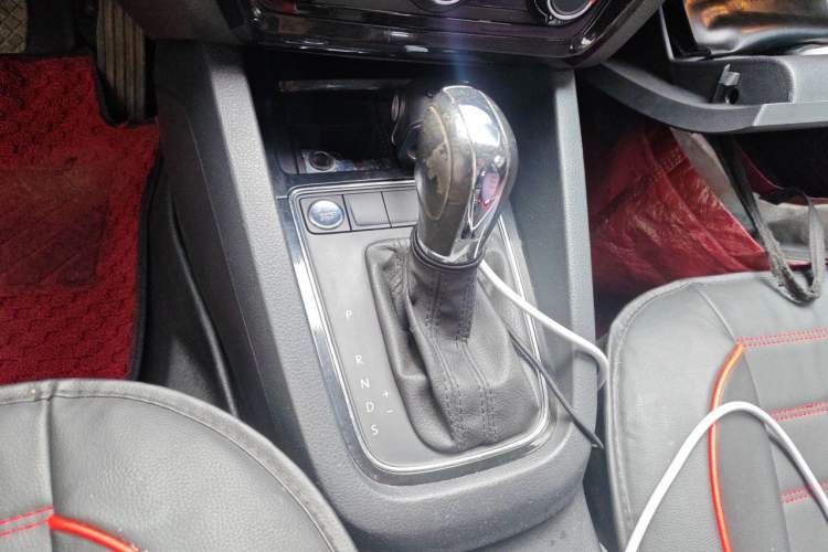 Used Volkswagen Sagitar 2018 1.6L Automatic Comfort Model Gear Lever