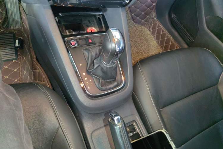 Used Volkswagen Sagitar 2018 280TSI DSG Comfort Model Gear Lever
