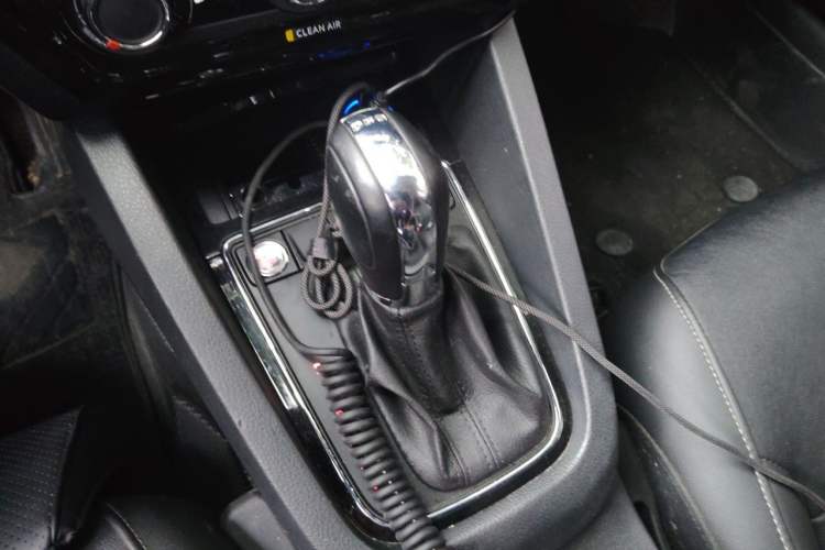 Used Volkswagen Sagitar 2018 280TSI DSG Ignite Edition Gear Lever