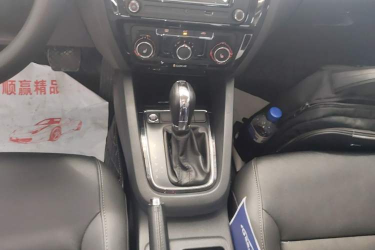 Used Volkswagen Sagitar 2018 1.6L Automatic Comfort Model Gear Lever