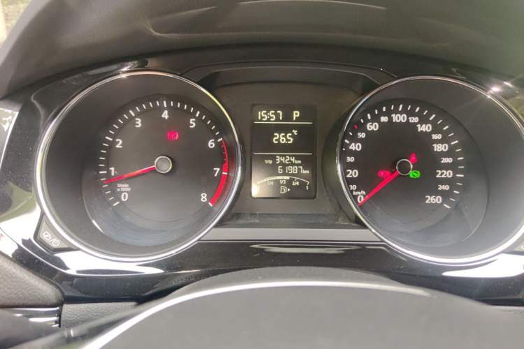 Used Volkswagen Sagitar 2018 1.6L Automatic Comfort Model Instrument Cluster