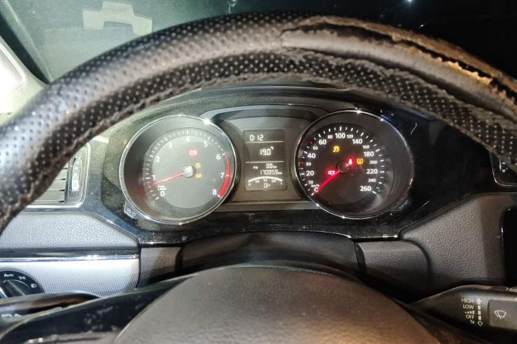 Used Volkswagen Sagitar 2018 1.6L Manual Comfort Model Instrument Cluster