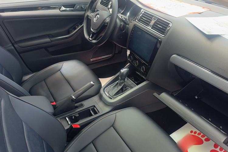 Used Volkswagen Sagitar 2018 1.6L Automatic Comfort Model Interior 2