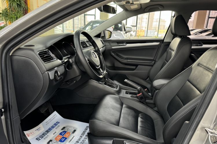 Used Volkswagen Sagitar 2018 1.6L Automatic Comfort Model Interior 2