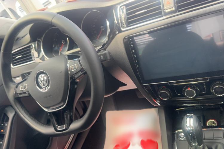 Used Volkswagen Sagitar 2018 1.6L Automatic Comfort Model Interior 3