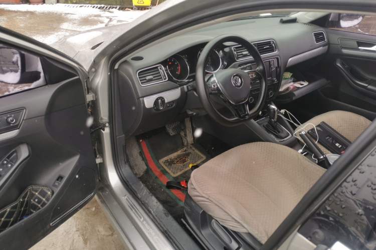 Used Volkswagen Sagitar 2018 1.6L Automatic Comfort Model Interior 3