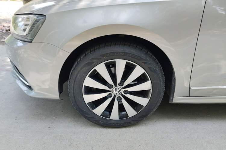 Used Volkswagen Sagitar 2018 280TSI DSG Comfort Model Left Front Wheel Hub