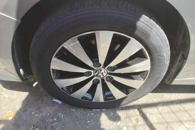 Used Volkswagen Sagitar 2018 280TSI DSG Comfort Model Left Front Wheel Hub