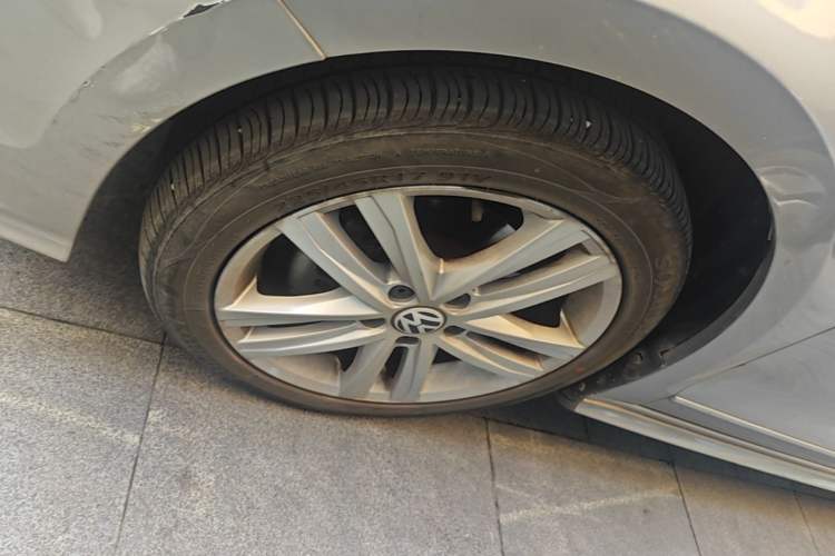 Used Volkswagen Sagitar 2018 280TSI DSG Ignite Edition Left Front Wheel Hub