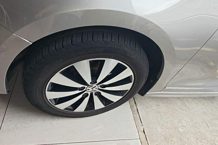 Used Volkswagen Sagitar 2018 280TSI DSG Comfort Model Left Front Wheel Hub