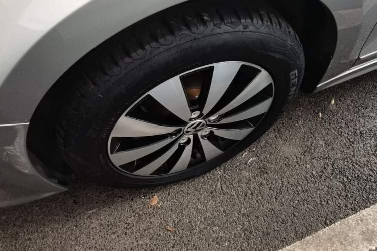 Used Volkswagen Sagitar 2018 180TSI DSG Prestige Edition Left Front Wheel Hub