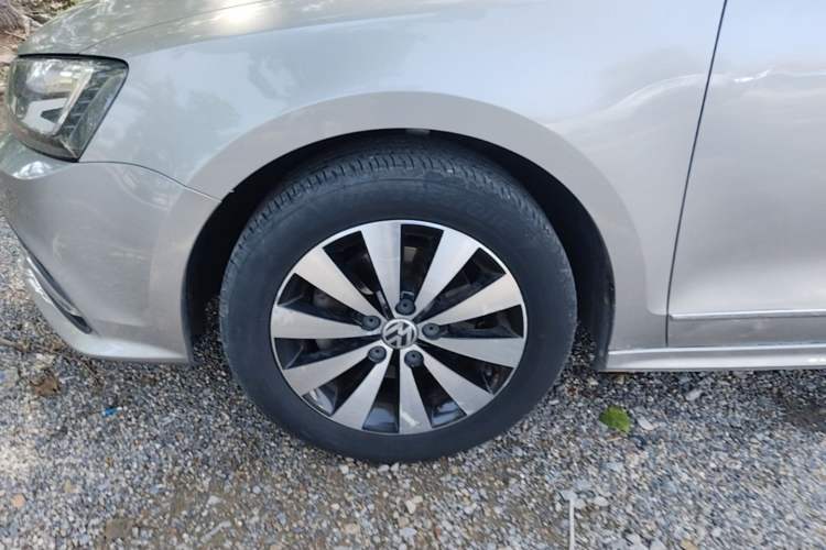 Used Volkswagen Sagitar 2018 280TSI DSG Luxury Model Left Front Wheel Hub