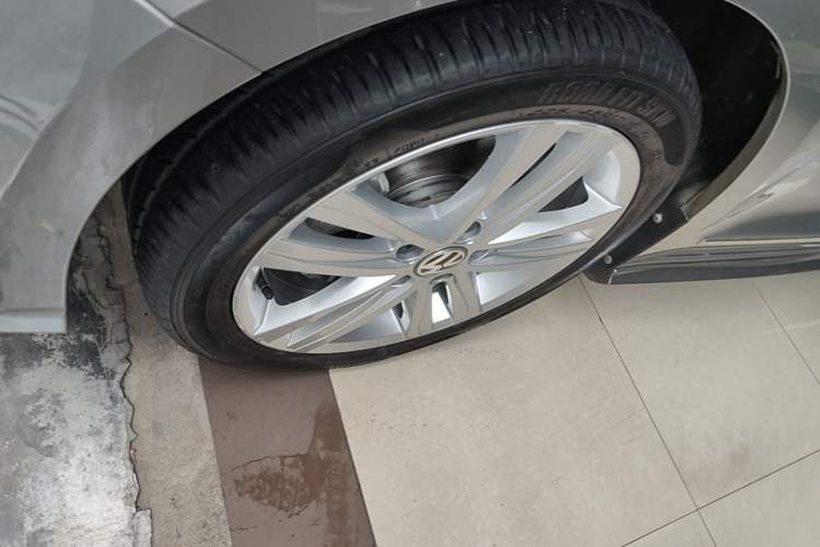 Used Volkswagen Sagitar 2018 280TSI DSG Ignite Edition Left Front Wheel Hub