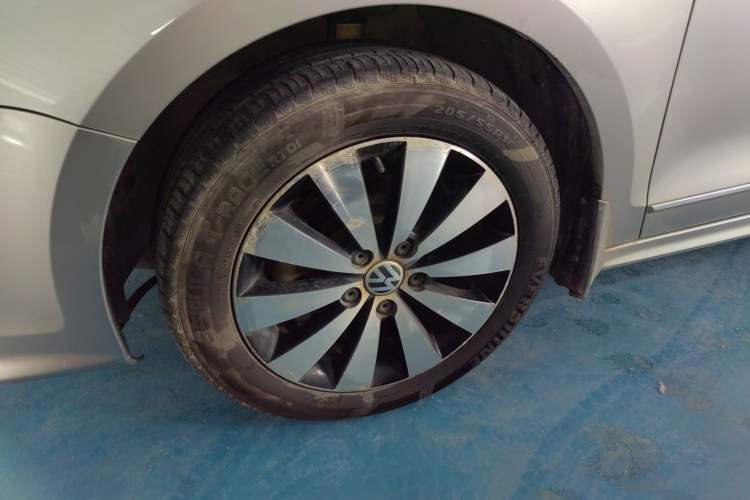 Used Volkswagen Sagitar 2018 280TSI DSG Comfort Model Left Front Wheel Hub