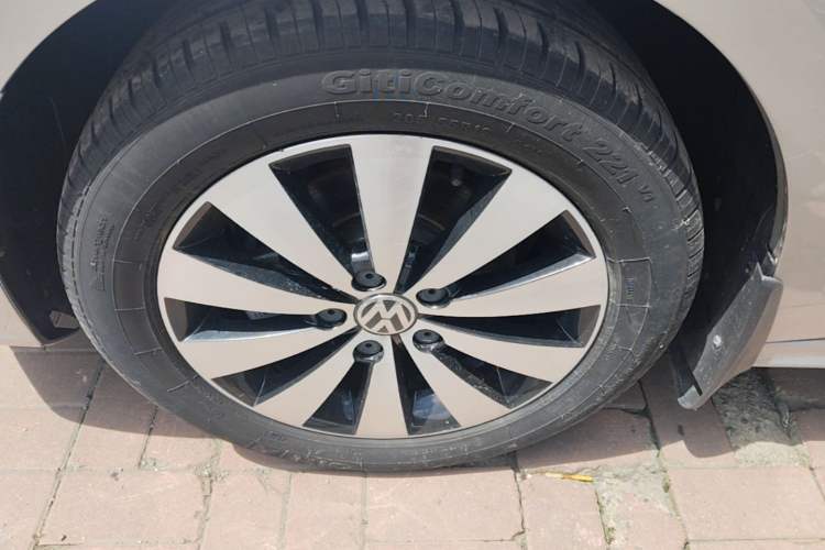 Used Volkswagen Sagitar 2018 1.6L Automatic Comfort Model Left Front Wheel Hub