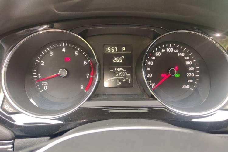 Used Volkswagen Sagitar 2018 1.6L Automatic Comfort Model Odometer Close Up