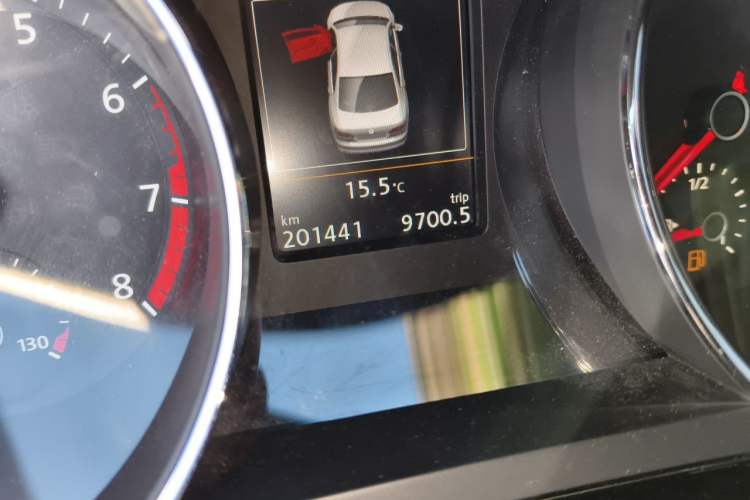 Used Volkswagen Sagitar 2018 280TSI DSG Luxury Model Odometer Close Up