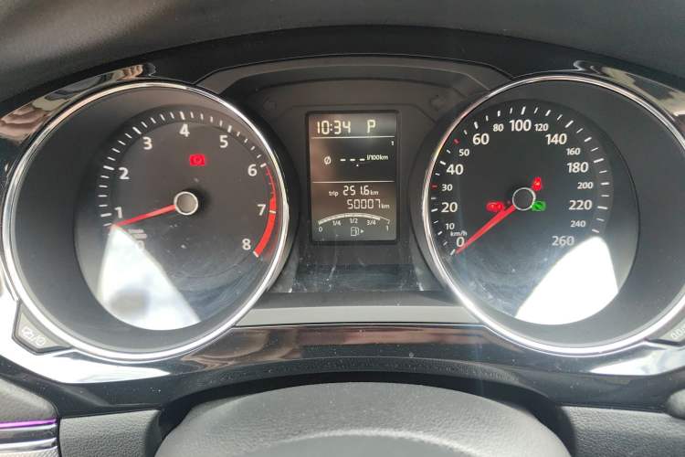 Used Volkswagen Sagitar 2018 1.6L Automatic Comfort Model Odometer Close Up