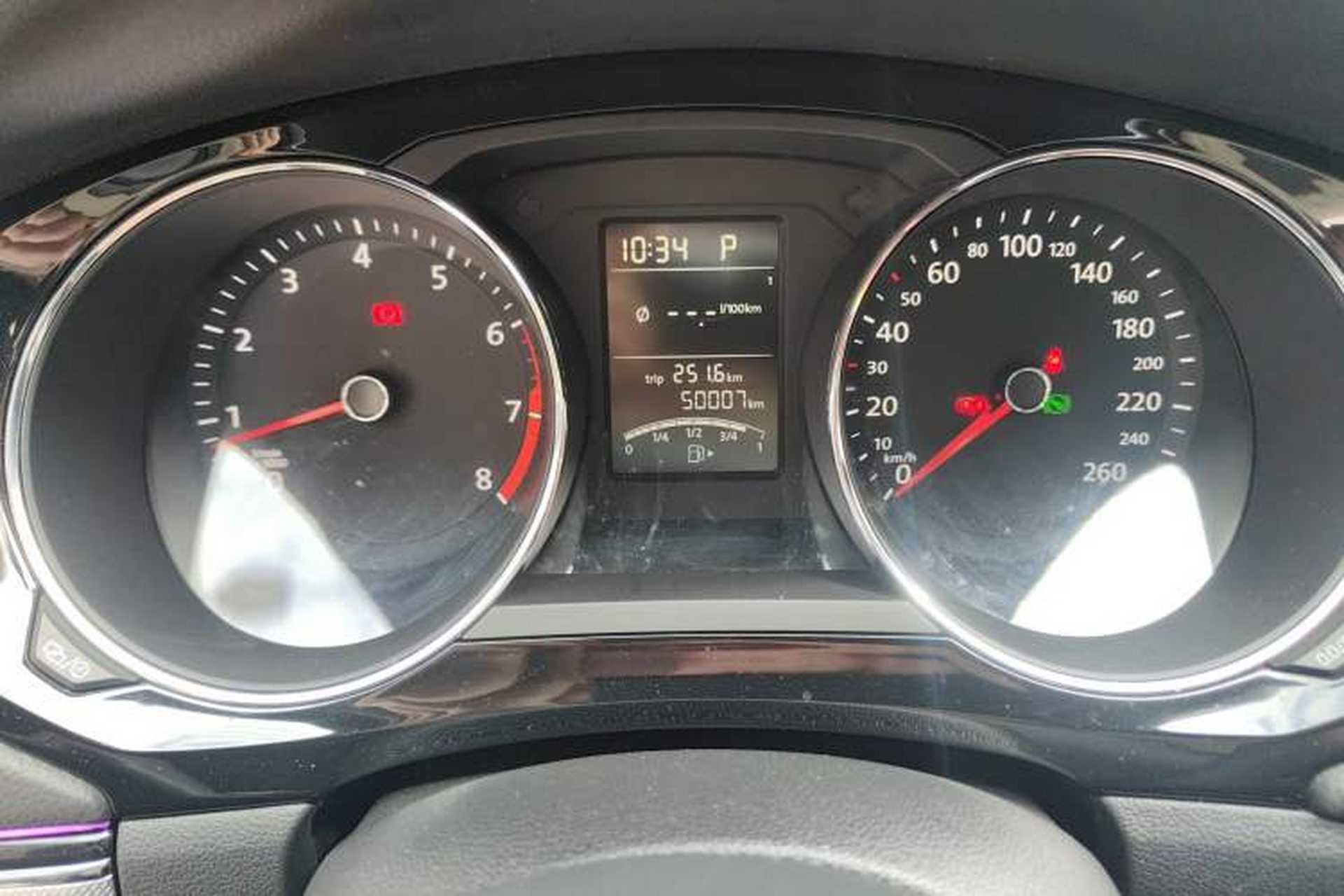 Used Volkswagen Sagitar 2018 1.6L Automatic Comfort Model Odometer Close Up