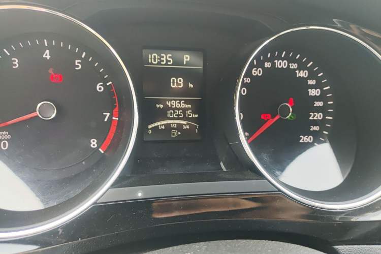 Used Volkswagen Sagitar 2018 1.6L Automatic Comfort Model Odometer Close Up