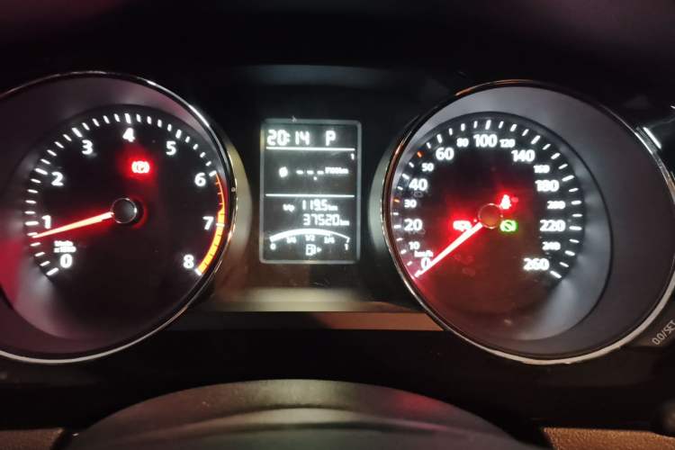 Used Volkswagen Sagitar 2018 1.6L Automatic Comfort Model Odometer Close Up