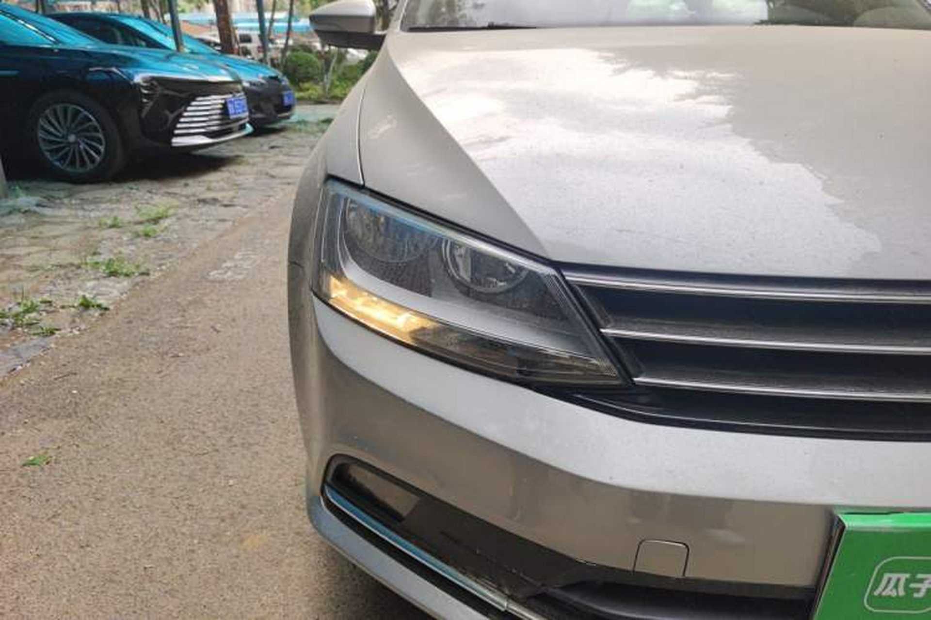 Used Volkswagen Sagitar 2018 1.6L Automatic Comfort Model Right Front Headlight