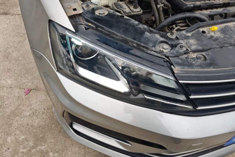 Used Volkswagen Sagitar 2018 280TSI DSG Ignite Edition Right Front Headlight