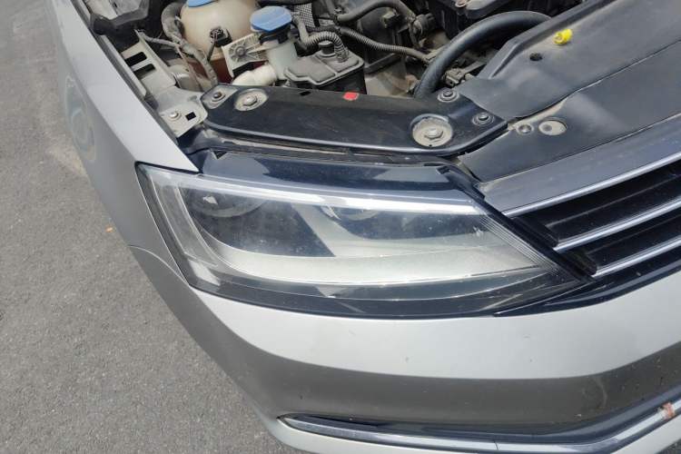Used Volkswagen Sagitar 2018 1.6L Automatic Comfort Model Right Front Headlight