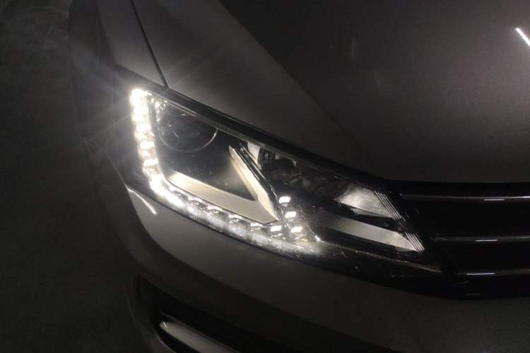 Used Volkswagen Sagitar 2018 280TSI DSG Ignite Edition Right Front Headlight