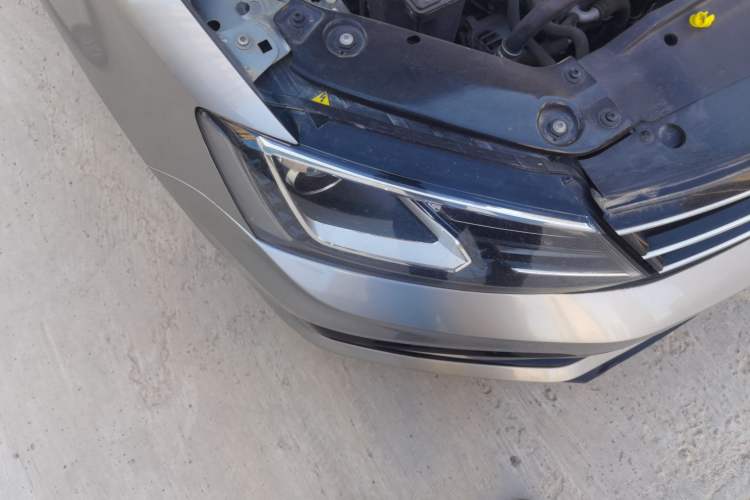 Used Volkswagen Sagitar 2018 280TSI DSG Ignite Edition Right Front Headlight