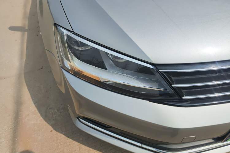 Used Volkswagen Sagitar 2018 1.6L Automatic Comfort Model Right Front Headlight