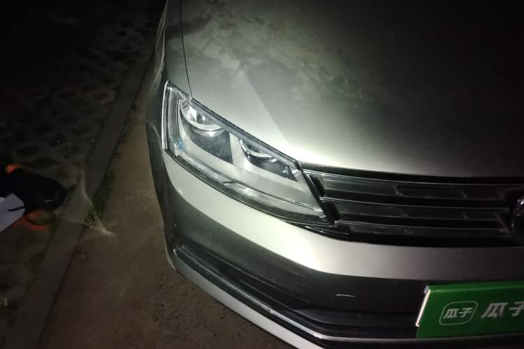 Used Volkswagen Sagitar 2018 1.6L Manual Comfort Model Right Front Headlight