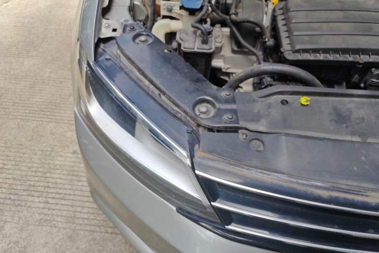 Used Volkswagen Sagitar 2018 1.6L Automatic Comfort Model Right Front Headlight
