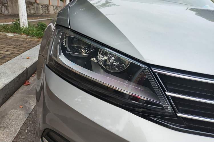 Used Volkswagen Sagitar 2018 1.6L Automatic Comfort Model Right Front Headlight