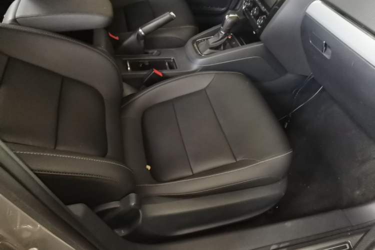 Used Volkswagen Sagitar 2018 180TSI DSG Prestige Edition Right Front Seat