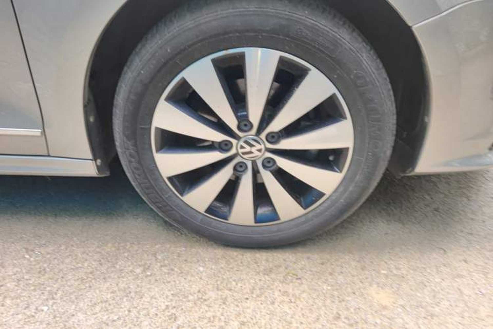 Used Volkswagen Sagitar 2018 1.6L Automatic Comfort Model Right Front Wheel Hub
