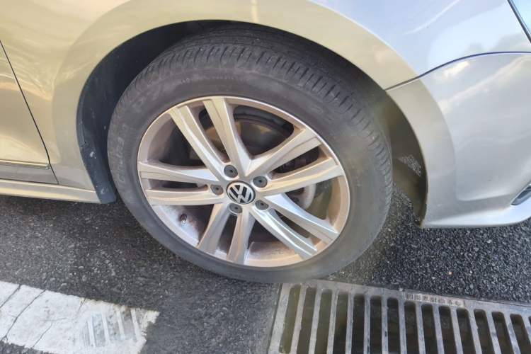 Used Volkswagen Sagitar 2018 280TSI DSG Luxury Model Right Front Wheel Hub